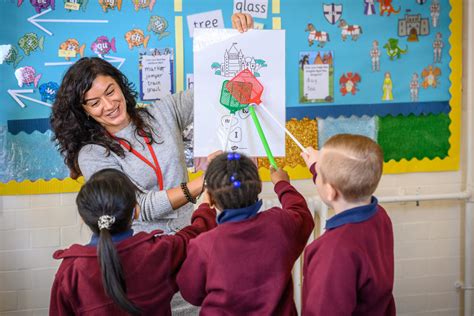 children's literacy charity|Iba pa.